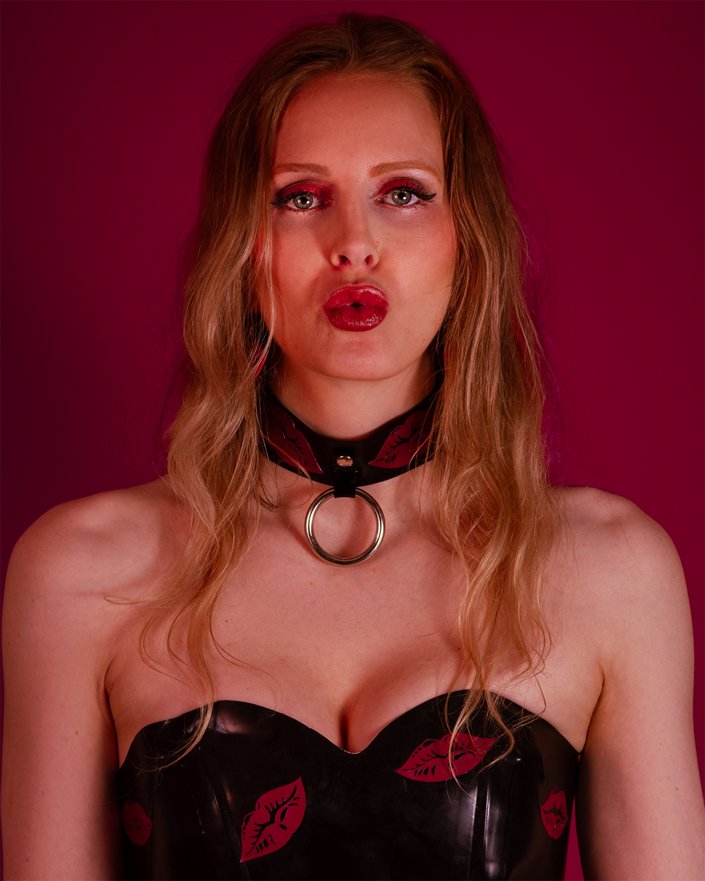 Kissing Collar