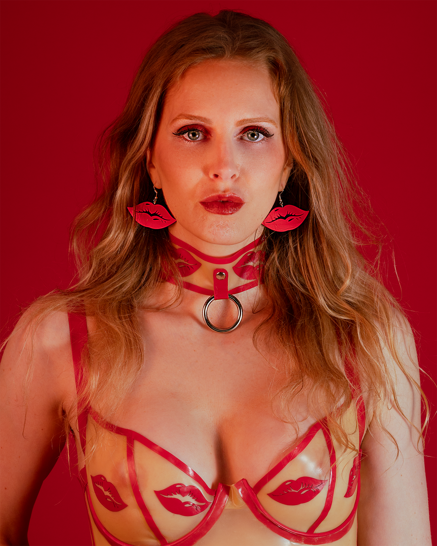Lined Kissing Collar
